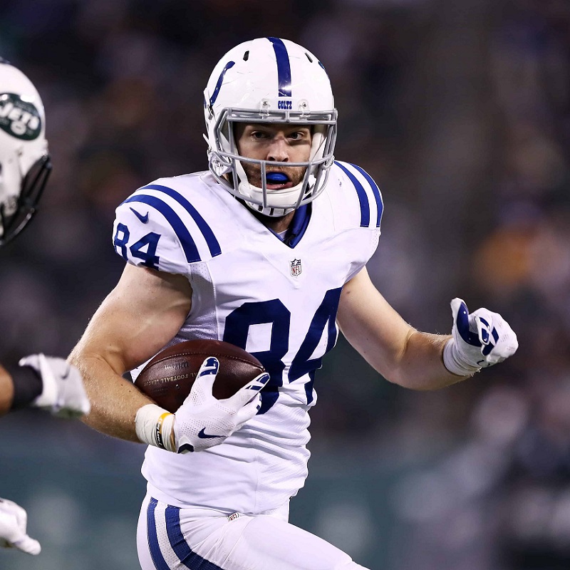 what is a tight end in football