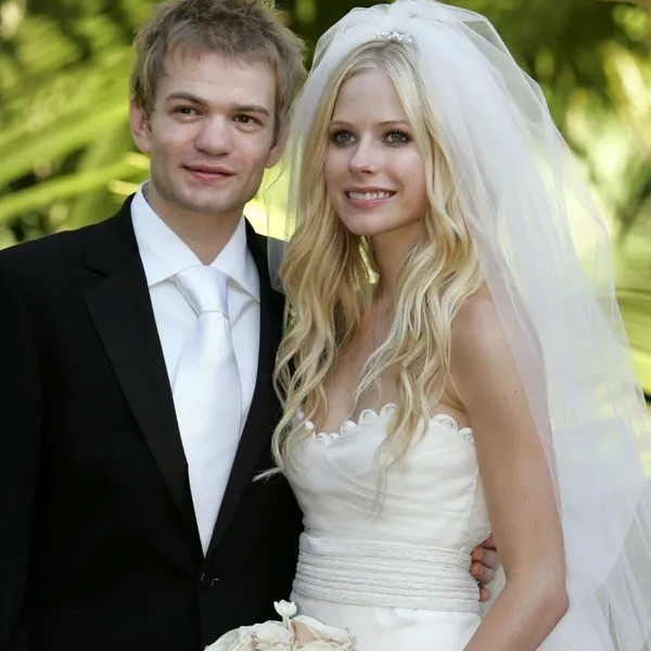 is avril lavigne married